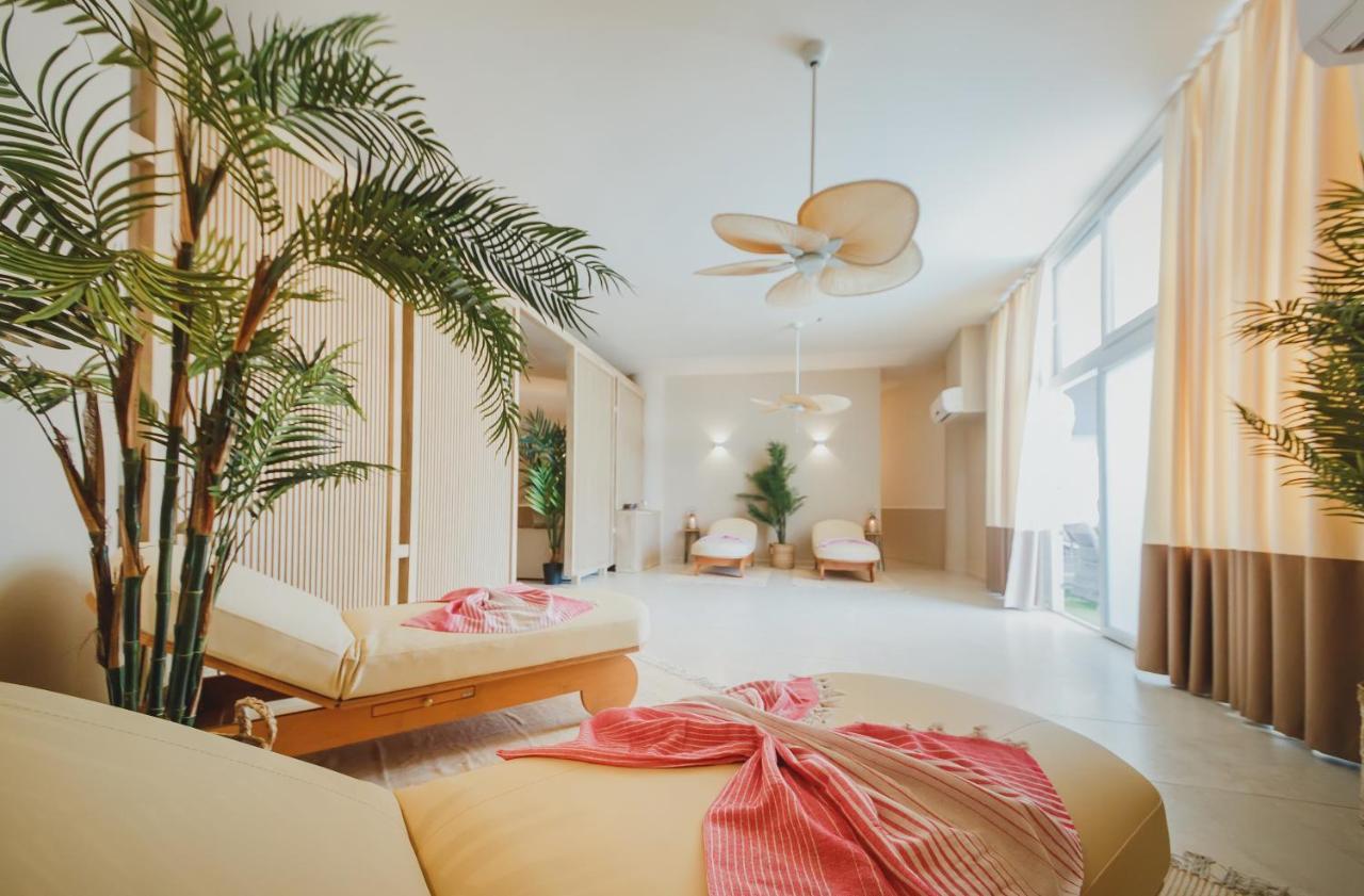 Luxury Sea View Two Bedroom Apartment In Caesar Resort & Spa, Long Beach Perivolia tou Trikomou Ngoại thất bức ảnh